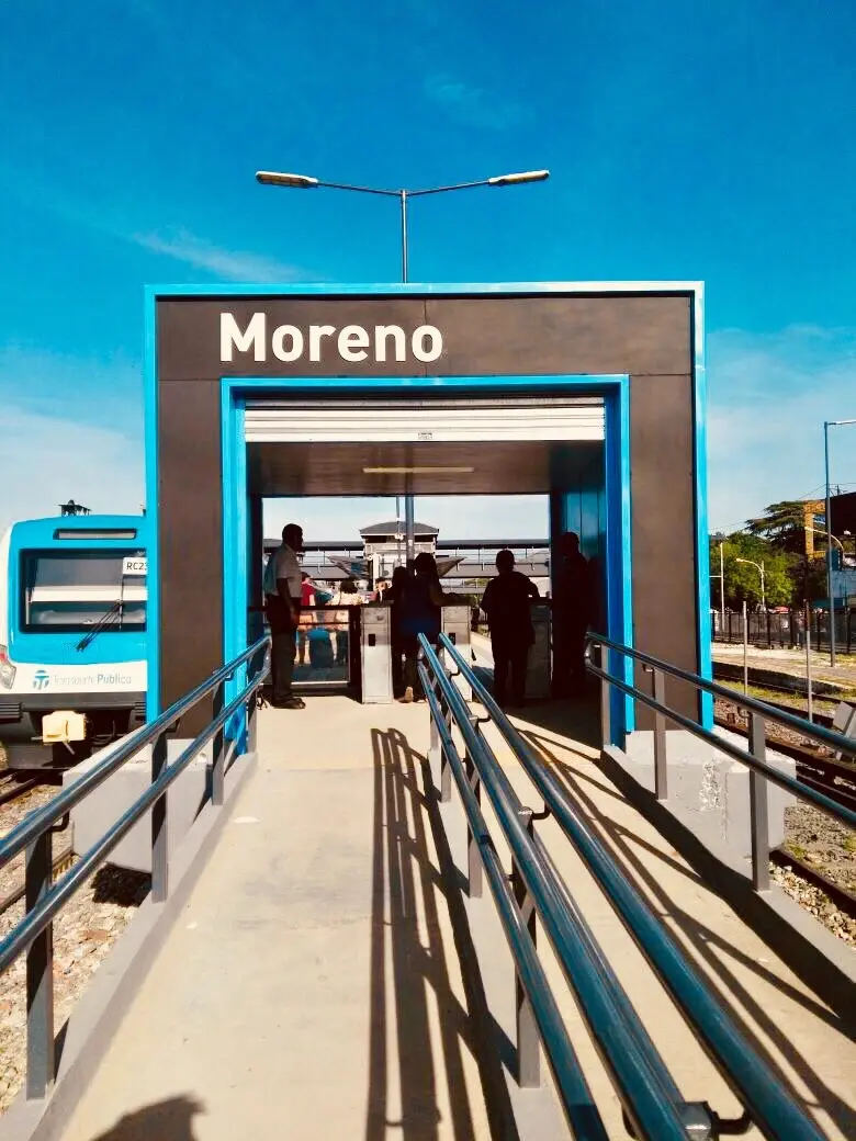 Cartelería inmobiliaria en Sáenz Peña y Santos Lugares 5