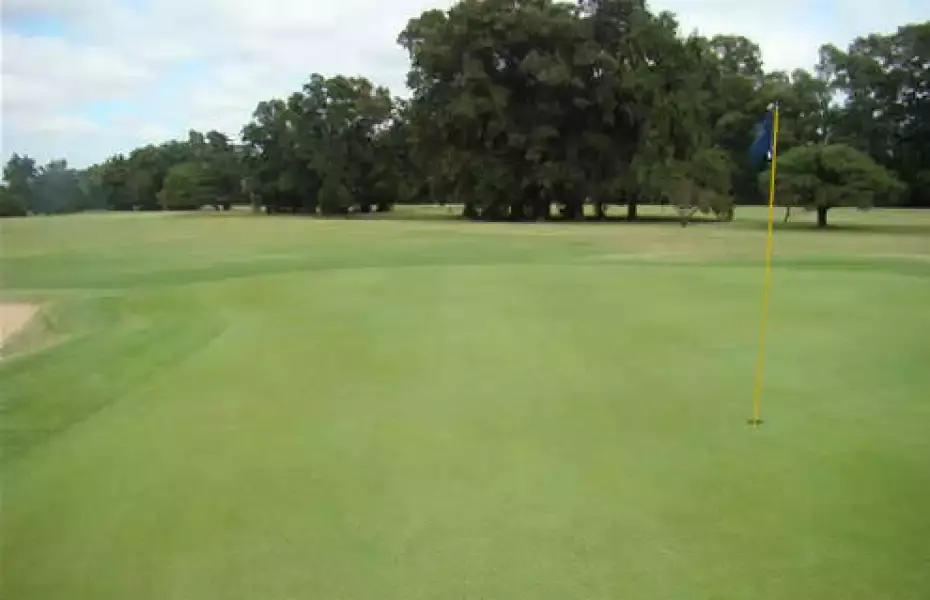 Cartelería inmobiliaria en Sáenz Peña y Santos Lugares 8